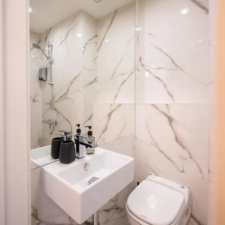 Luxury In Center *