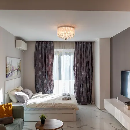 Luxury In Center *