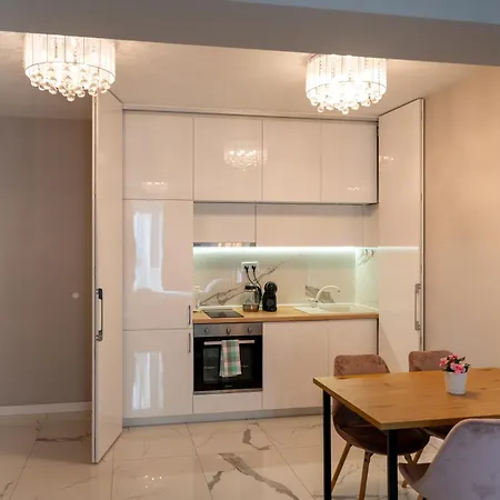 Luxury In Center Apartment *