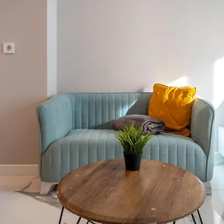 Luxury In Center Apartment