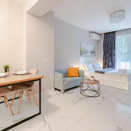 Luxury In Center