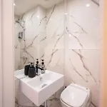 Luxury In Center *