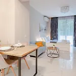 Luxury In Center Апартаменты